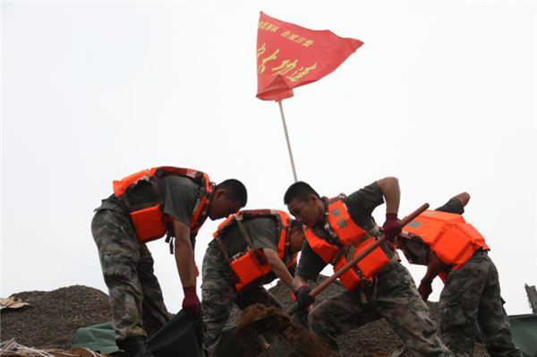 上前線送溫暖，好想你集團赴固始縣慰問抗洪一線人民子弟兵